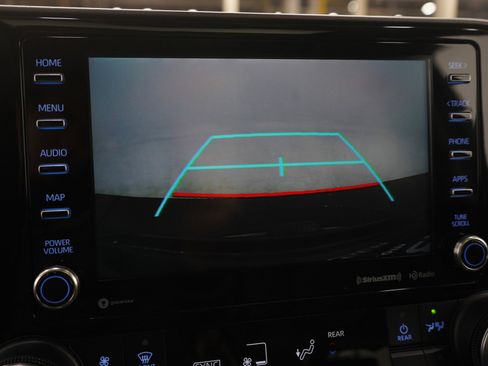 Used 2020 Toyota Highlander XLE image 30