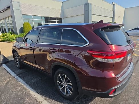 Used 2019 Toyota Highlander XLE AWD/4WD image 4