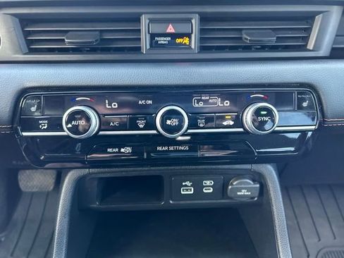 Used 2025 Honda Pilot Sport image 22