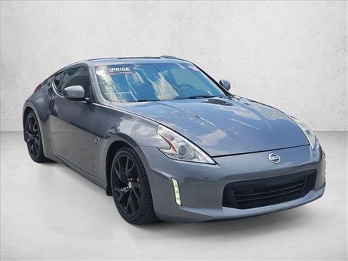 Used 2016 Nissan 370Z Coupe RWD image 3