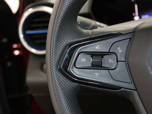 Used 2025 Chevrolet Trax LT image 28