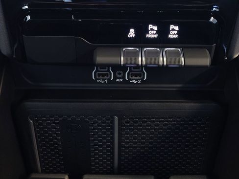New 2026 RAM 1500 4x4 Crew Cab image 10