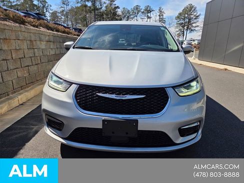 Used 2023 Chrysler Pacifica Touring-L image 21