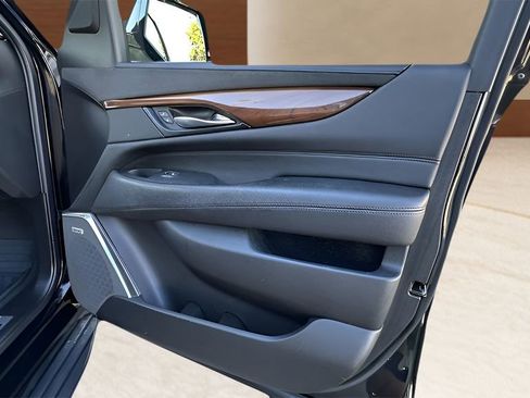 Used 2020 Cadillac Escalade Luxury image 81