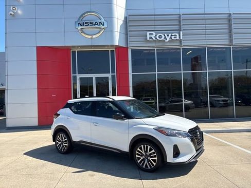 Used 2023 Nissan Kicks SR image 1
