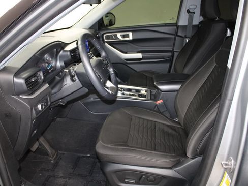 Used 2021 Ford Explorer XLT RWD image 22