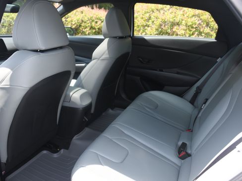 Used 2025 Hyundai Elantra Limited FWD image 17