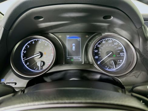 Used 2023 Toyota Camry SE image 19