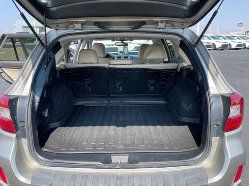 Used 2016 Subaru Outback 2.5i Limited AWD/4WD image 10