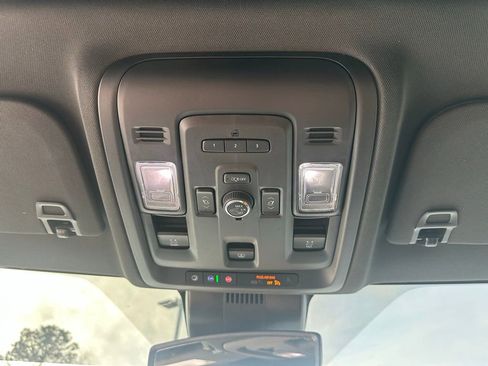 Used 2023 Chevrolet Tahoe Z71 w/ Luxury Package image 16