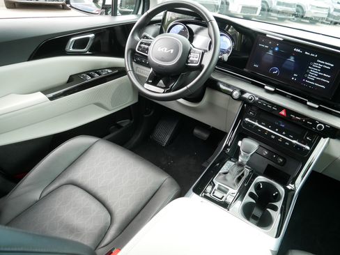 Certified 2023 Kia Carnival EX FWD image 9