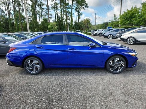 New 2025 Hyundai Elantra Limited image 2