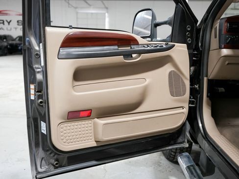 Used 2005 Ford F350 4x4 Crew Cab DRW Super Duty image 33