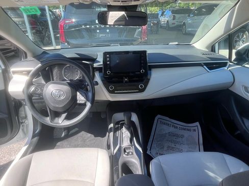Used 2022 Toyota Corolla LE image 6