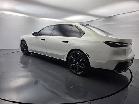 Used 2023 BMW 740i w/ Parking Assistance Package RWD image 6