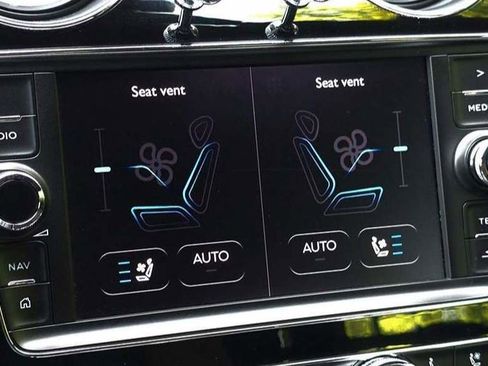 Used 2020 Bentley Bentayga Plug-In Hybrid image 59