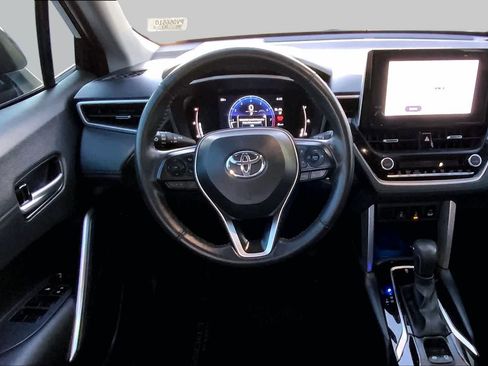Used 2023 Toyota Corolla Cross XLE FWD image 6