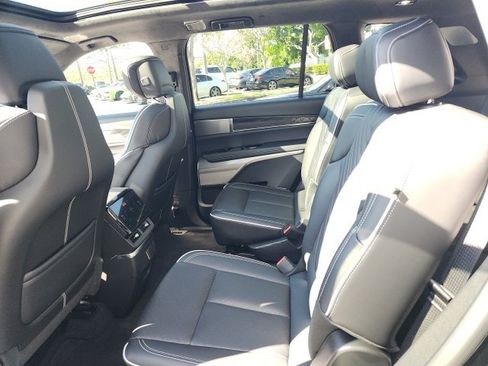 Used 2026 Cadillac Vistiq Platinum image 19