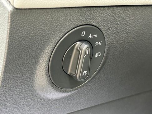 Used 2022 Volkswagen Taos SEL w/ Panoramic Sunroof Package image 56