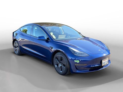 Used 2023 Tesla Model 3 Standard Range image 7