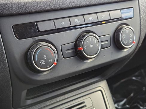 Used 2017 Volkswagen Tiguan Limited w/ Premium Package image 18