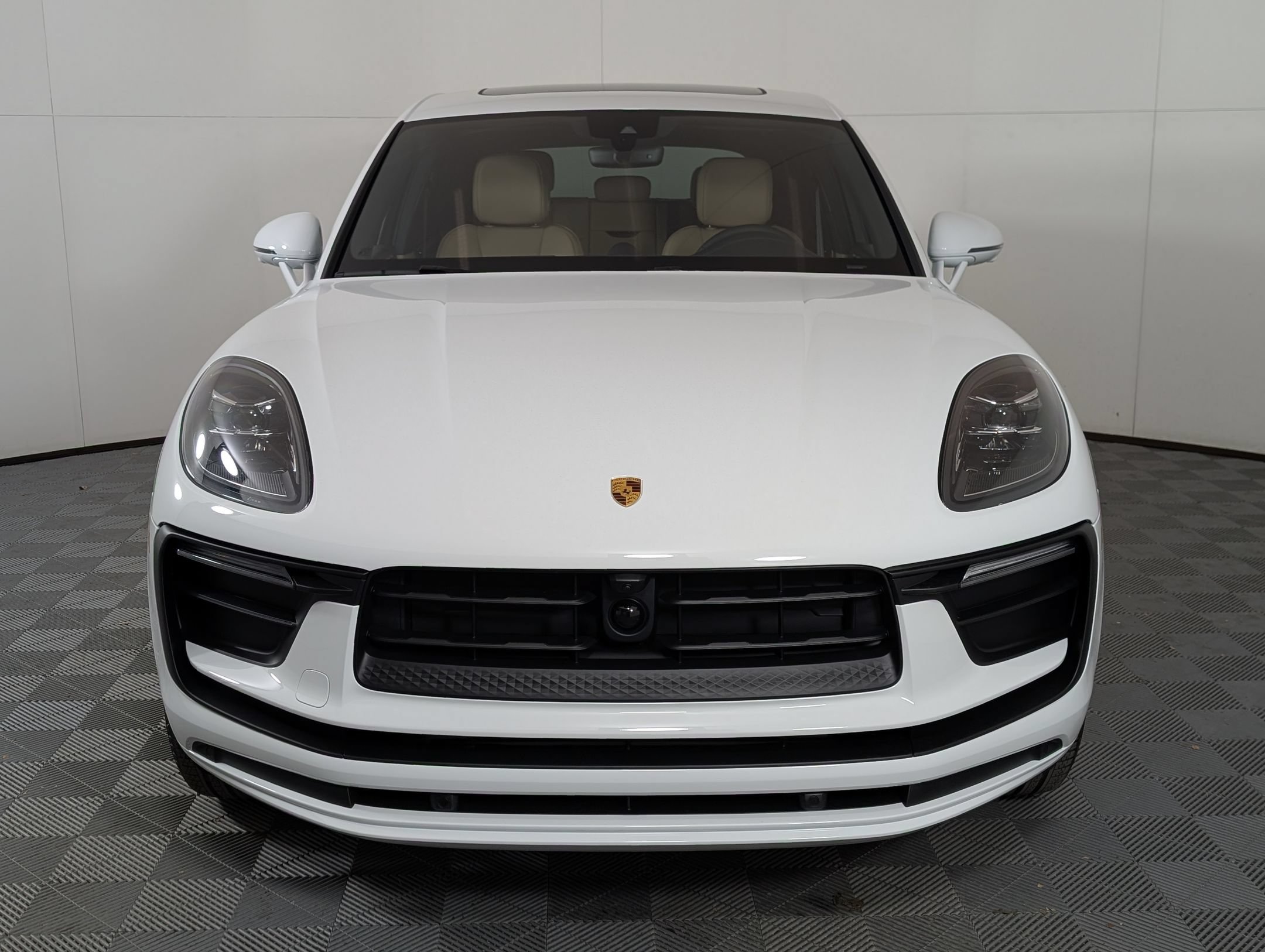 Certified 2026 Porsche Macan AWD/4WD image 7