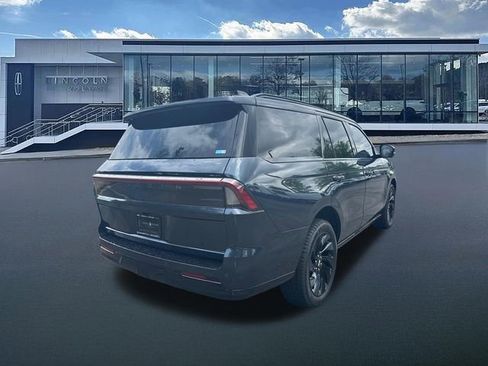 New 2026 Lincoln Navigator Reserve w/ Jet Appearance Package AWD/4WD image 8