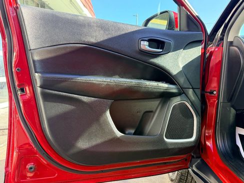 Used 2018 Jeep Compass Latitude image 15