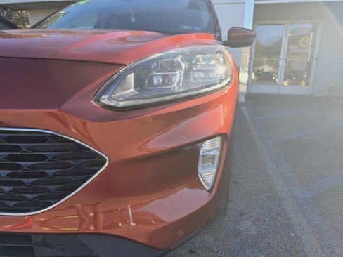 Used 2020 Ford Escape Titanium image 9