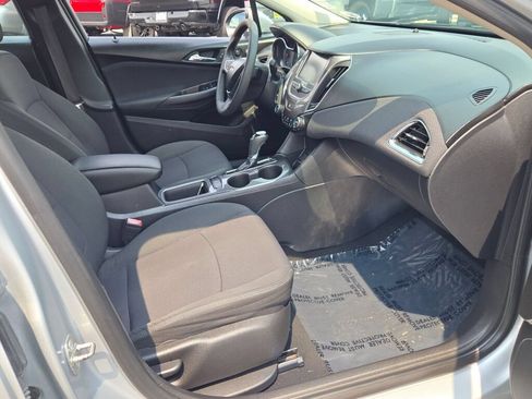 Used 2017 Chevrolet Cruze LT w/ Convenience Package FWD image 7
