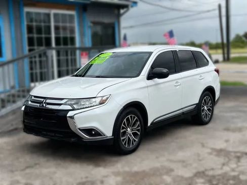 Used 2016 Mitsubishi Outlander SE image 1