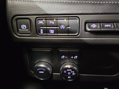 Used 2024 GMC Yukon Denali image 40