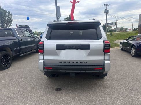 Used 2025 Toyota 4Runner SR5 AWD/4WD image 3