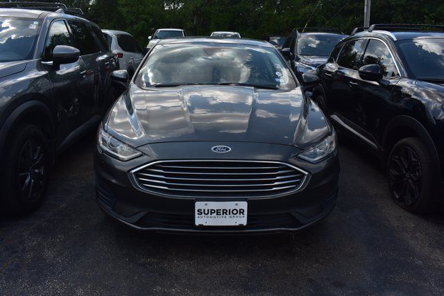 Used 2020 Ford Fusion SE FWD image 2
