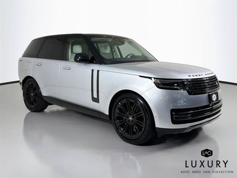 Used 2024 Land Rover Range Rover SE AWD/4WD image 3