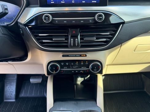 Certified 2022 Ford Escape Titanium w/ Class II Trailer Tow Package image 17