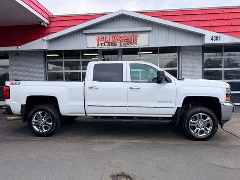 Used 2015 Chevrolet Silverado 2500 LT w/ LT Convenience Package AWD/4WD image 2