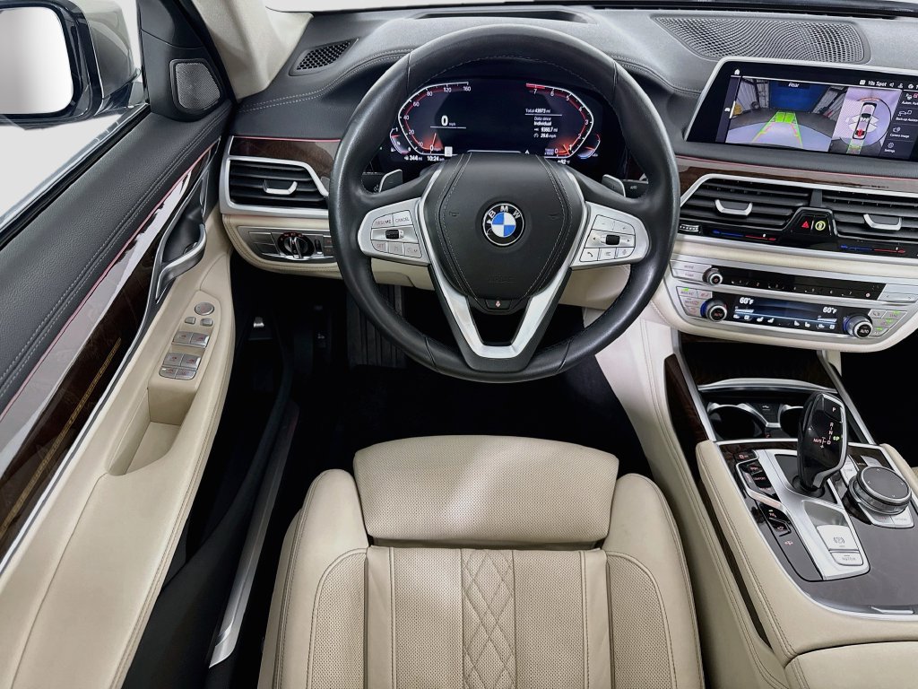 Used 2022 BMW 740i w/ Premium Package RWD image 10