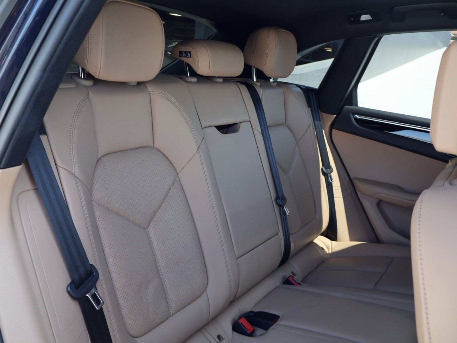 Certified 2023 Porsche Macan AWD/4WD image 21