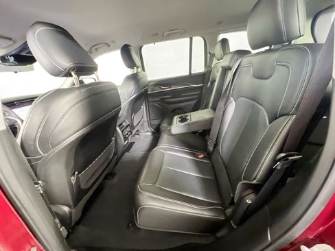 Used 2023 Jeep Grand Cherokee Limited w/ Luxury Tech Group II AWD/4WD image 24