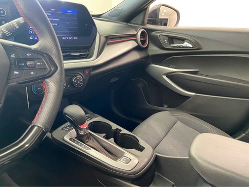 Used 2024 Chevrolet Trax RS w/ Sunroof Package image 30