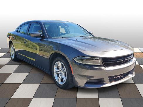 Used 2022 Dodge Charger SXT w/ Leather Interior Group image 3