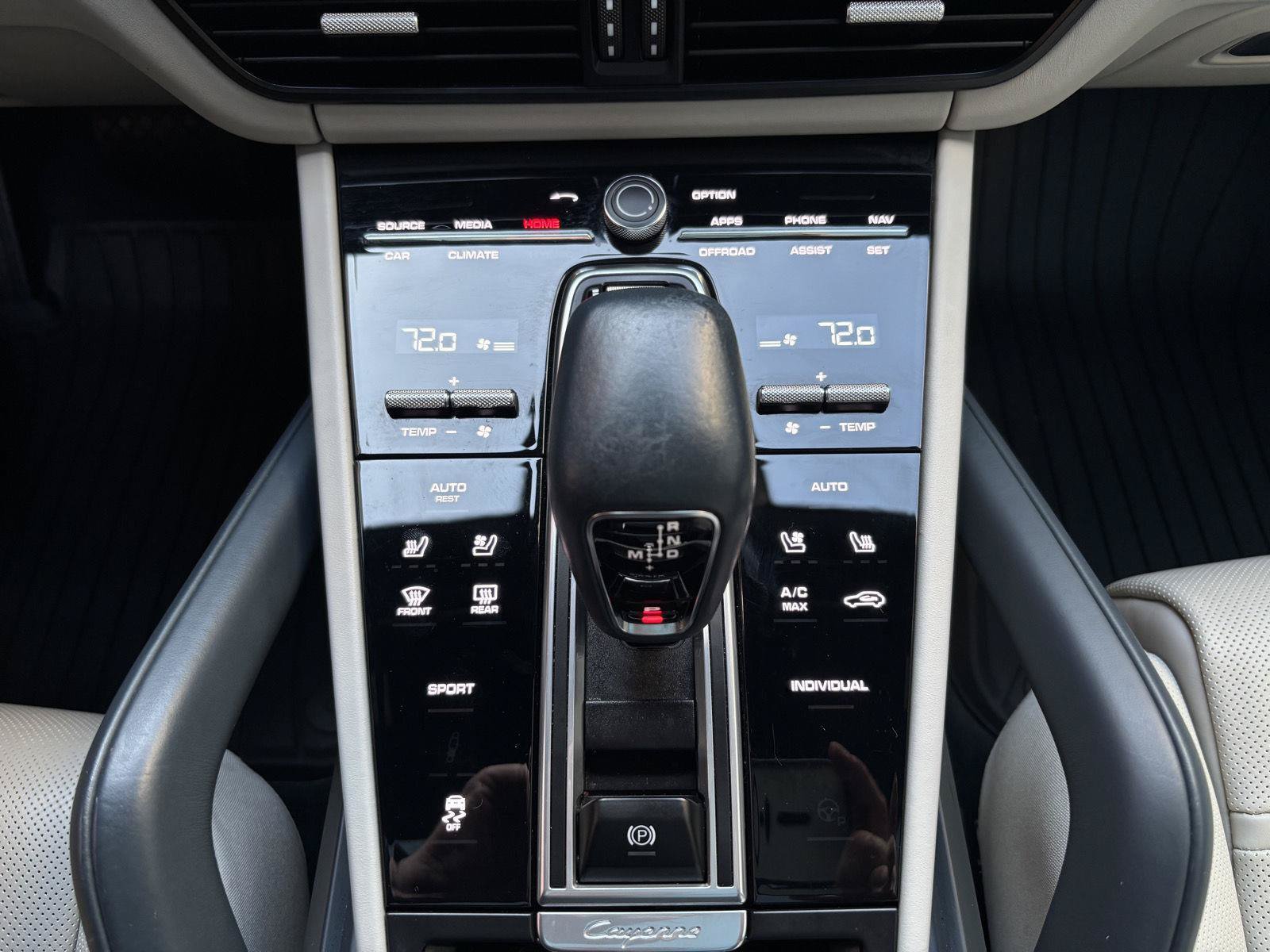 Used 2022 Porsche Cayenne Platinum Edition AWD/4WD image 21