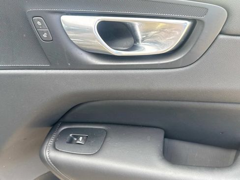 Certified 2025 Volvo XC60 B5 Plus AWD/4WD image 21
