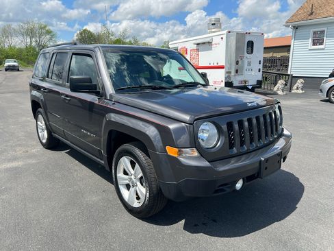 Used 2014 Jeep Patriot Latitude image 8