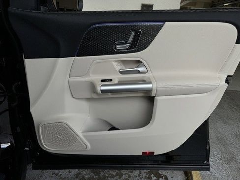 Certified 2025 Mercedes-Benz GLA 250 image 18