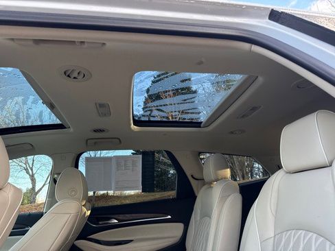 Used 2022 Buick Enclave Avenir image 38