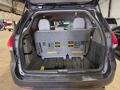 Used 2014 Toyota Sienna XLE FWD image 8