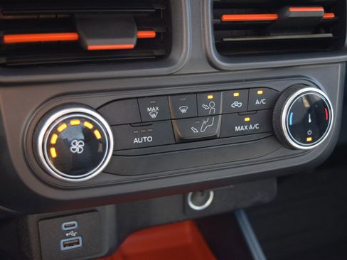 Used 2024 Ford Maverick XLT image 25