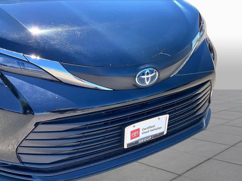 Certified 2025 Toyota Sienna LE FWD image 29
